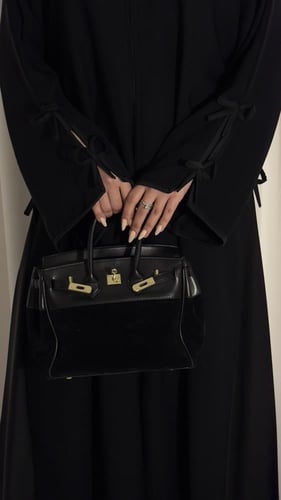 عبايه فيونكه بلاك