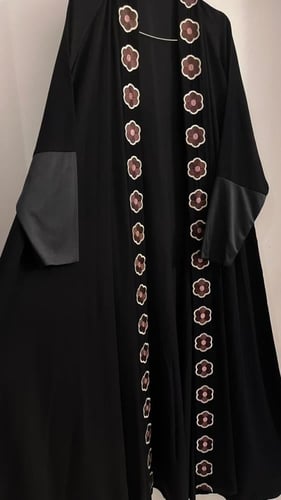 شادن زهر عبايه بنقش وسط كم استرش قماش ملكي