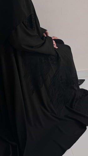 تايقر كلوش مع طرحه