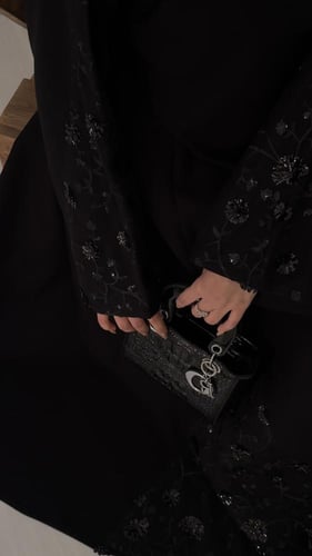 عبايه الجوهره مع طرحه