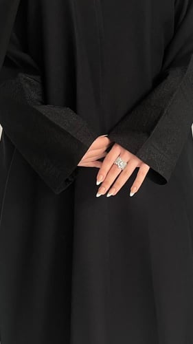 عبايه ثراء اسود كتان