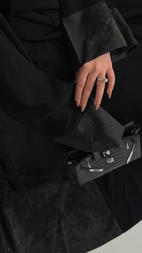 اليسا اسود قماش ملكي معا طرحه القصه نص كلوش