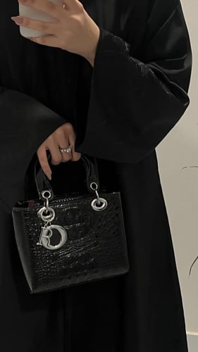 عبايه غرام أكمام فقط B