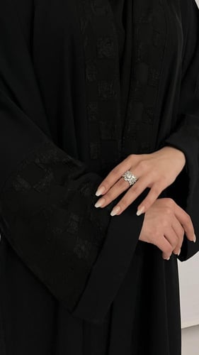 عبايه اكمام مربعات نص كلوش