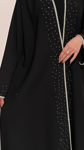 عبايه نجوم ابيض قماش ملكي بطريقة وسط واكملم