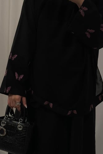 عبايه فراشات وردي