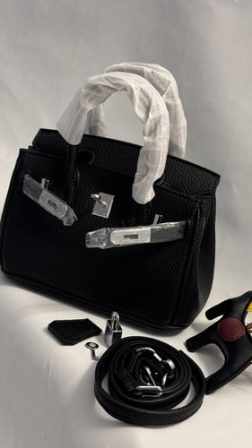 حقيبه بنمط هيرمز لون اسود مع ملحقاتها