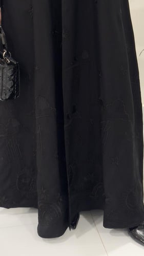 عبايه قمر (بتطريز اسود)