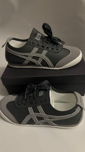 كوبي تايقر اديداس رمادي