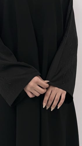 عبايه سوسن فصوص كلوش مع طرحه قماش العبايه كتان