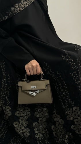 عبايه الزهراء ذهبي فاخر بالعبايه والطرحه