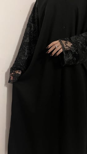 عبايه انفال كم دانتيل مبطن قماش كتان نص كلوش