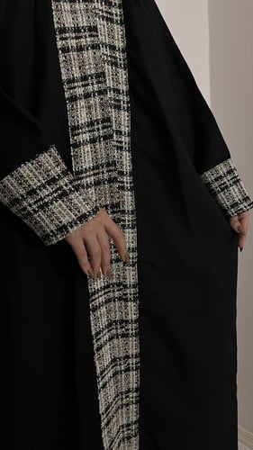 عبايه غيداء قماش كويتي بتصميم انيق مع طرحه