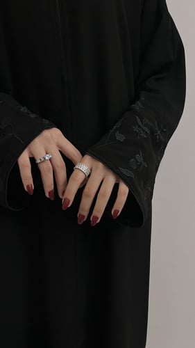 عبايه حور ( اسود)قماش ملكي| قصه عاديه