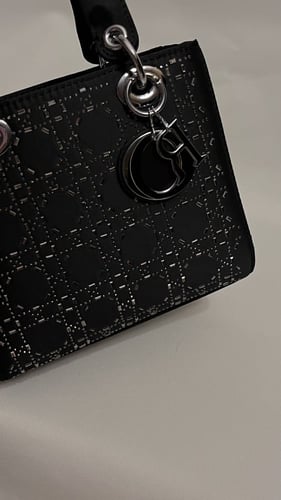 كوبي بست ديور اسود بنمط مربع