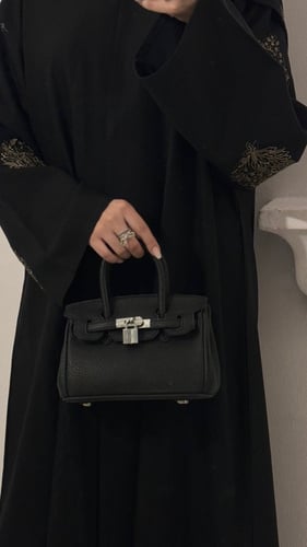 عبايه بتطريز ذهبي نص كلوش طقطق قماش كتان