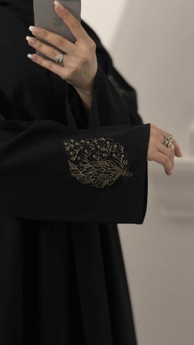 عبايه بتطريز ذهبي نص كلوش طقطق قماش كتان