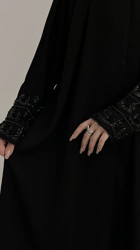 عبايه احلام(اسود)شك فاخر قماش ملكي قصه عاديه