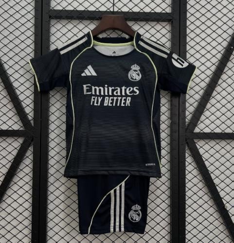 طقم ريال مدريد 25/26 ( ولادي )