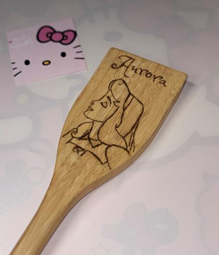 ملعقة خشبيه ارورا