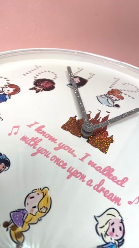 ساعة أميرات ديزني 24*24