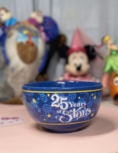 زبدية ميكي واصدقائه لذكرى 25 سنه لديزني