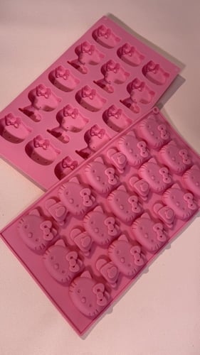 قالب سيلكون للثلج او الشكولاتة بشخصية هيلو كيتي