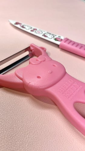 مقشرة وسكين هيلو كيتي