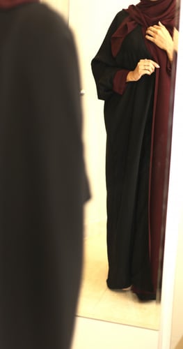 عباية لف تلبس على الوجهين أسود وملون