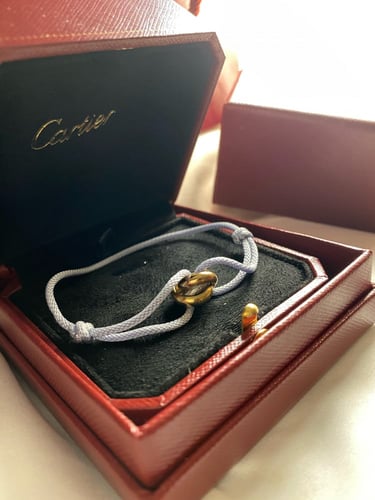 تسليم فوري Cartier Trinity Bracelet / Grey
