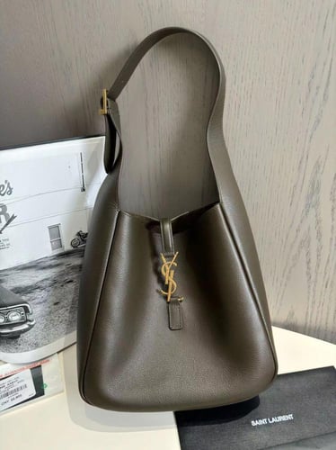 سان لوران Hobo مقاس 23 سم
