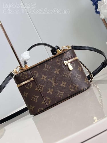 LV Vanity Chain مقاس 19 سم