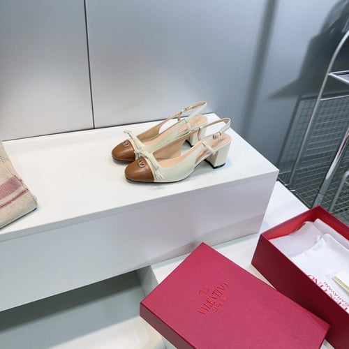 هيلز انيق من Valentino