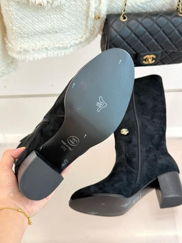 بوت انيق من chanel