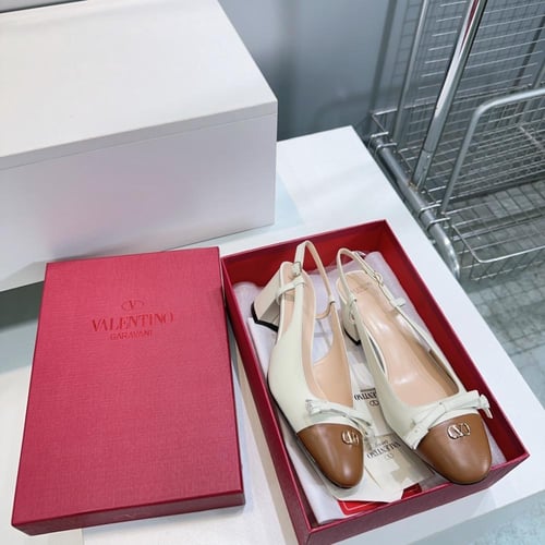 هيلز انيق من Valentino