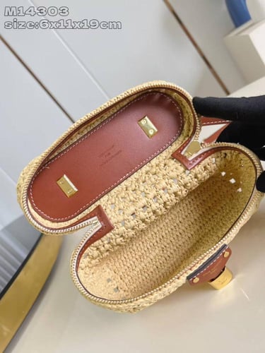 LV Vanity Chain Pouch مقاس 19 سم