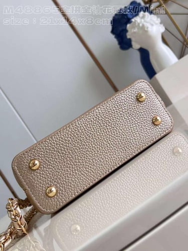 LV Capucines مقاس 21 سم
