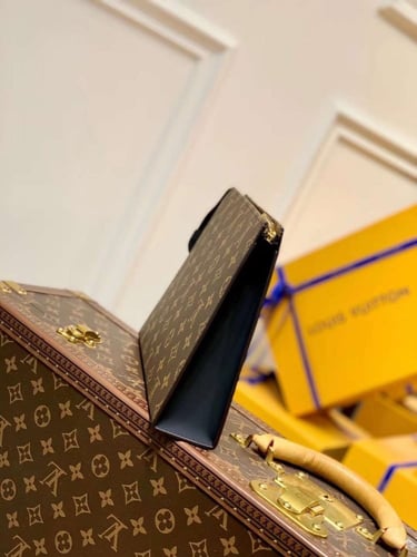 كلاتش LV ماستر 25 cm