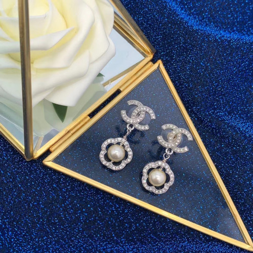 حلق Chanel مع الملحقات