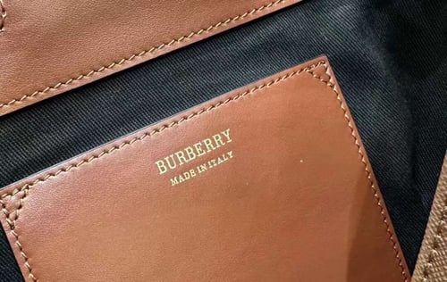 شنطة burberry ماستر 26 .سم