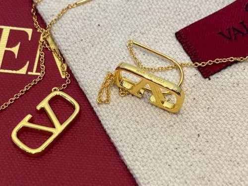 حلق فالنتينو مع الملحقات