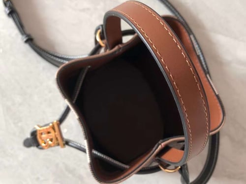 شنطة burberry ماستر 18.5 سم