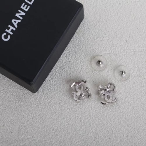 حلق chanel مع الملحقات