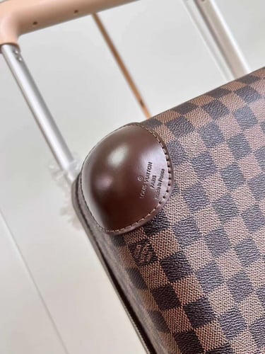 شنطة سفر LV ماستر 50سم