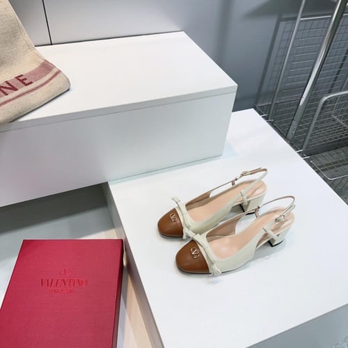 هيلز انيق من Valentino