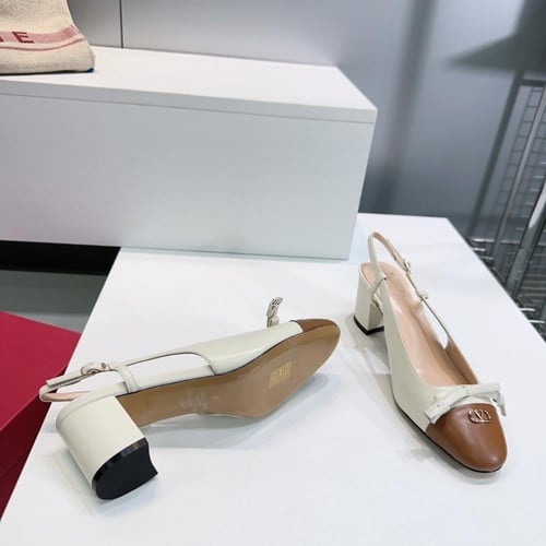 هيلز انيق من Valentino