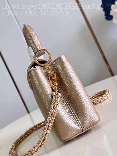 LV Capucines مقاس 21 سم