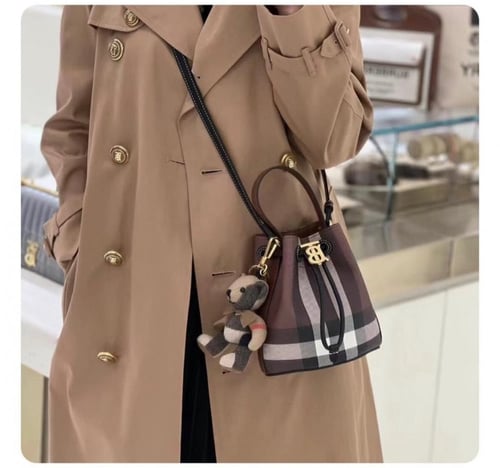 شنطة burberry ماستر 18.5 سم