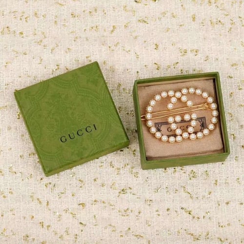 مشبك شعر قوتشي مع الملحقات