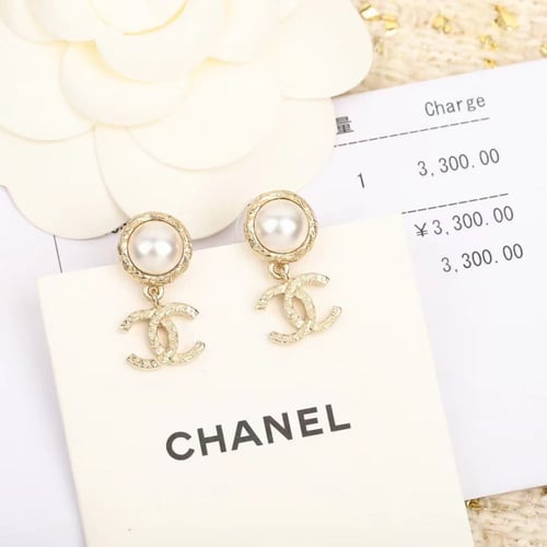 حلق chanel مع الملحقات